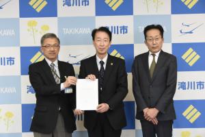 提言書の提出写真