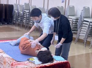 起き上がり介助演習の写真
